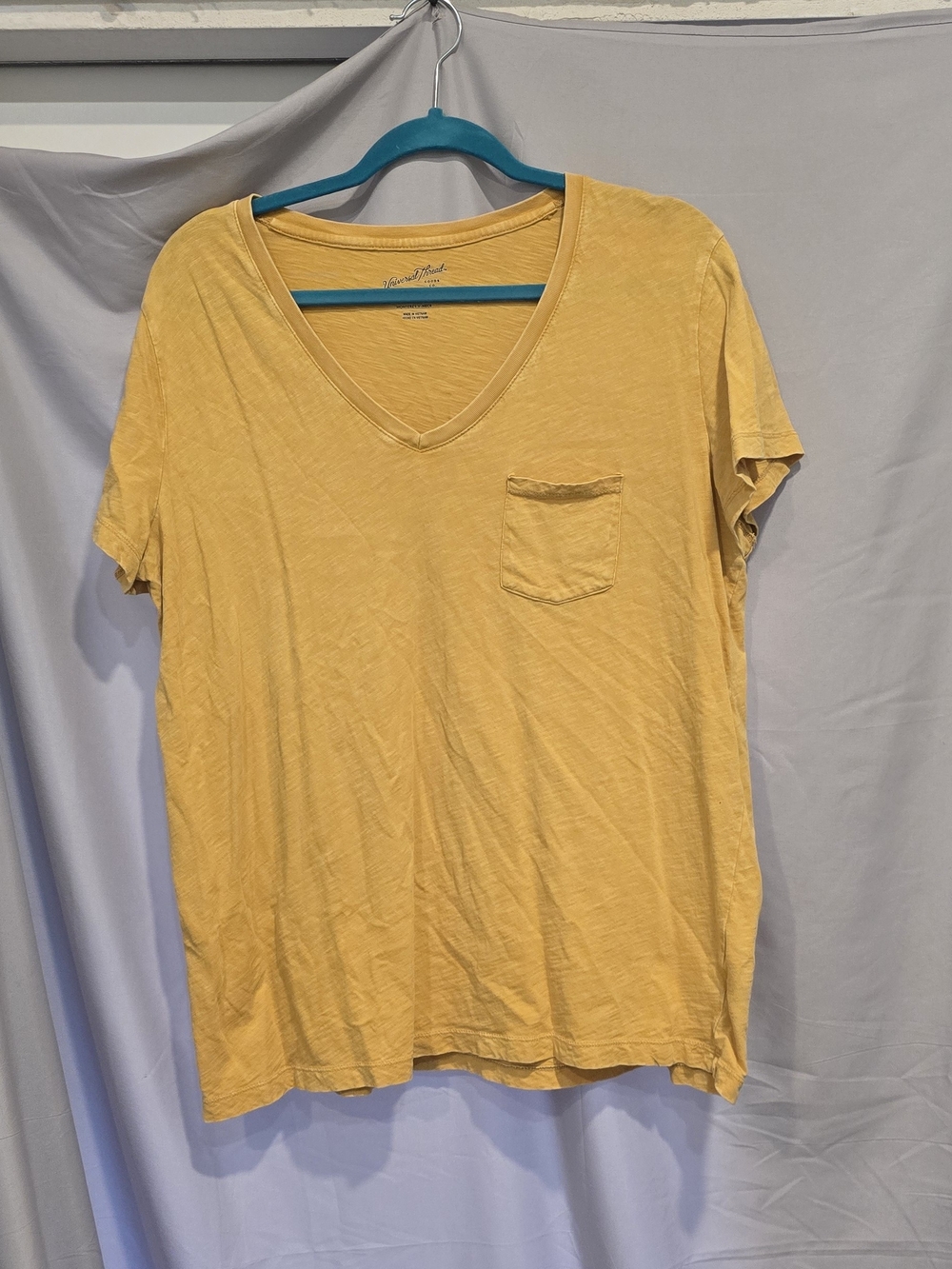 Universal Thread Yellow V-Neck Short Sleeve Tee